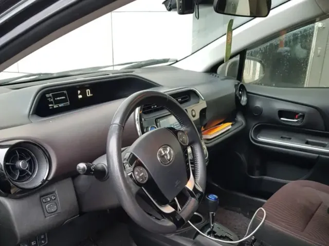 Toyota Aqua - фото 4