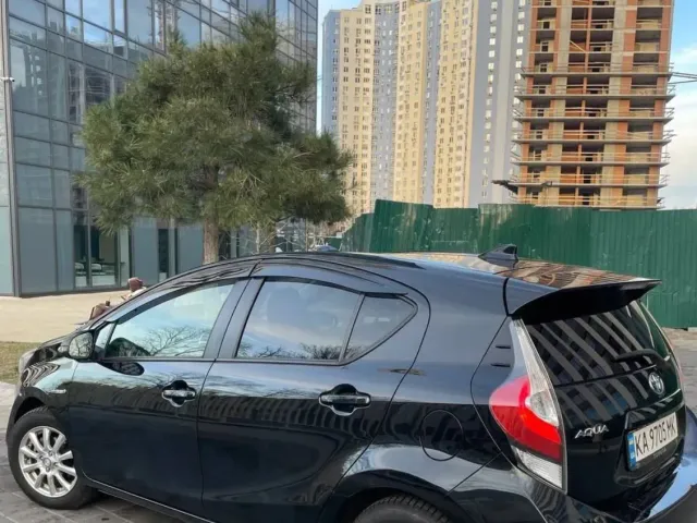 Toyota Aqua - фото 3