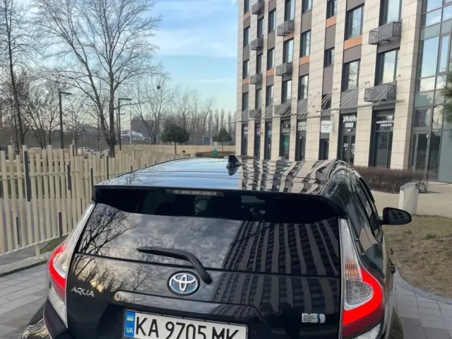 Toyota Aqua - фото 5