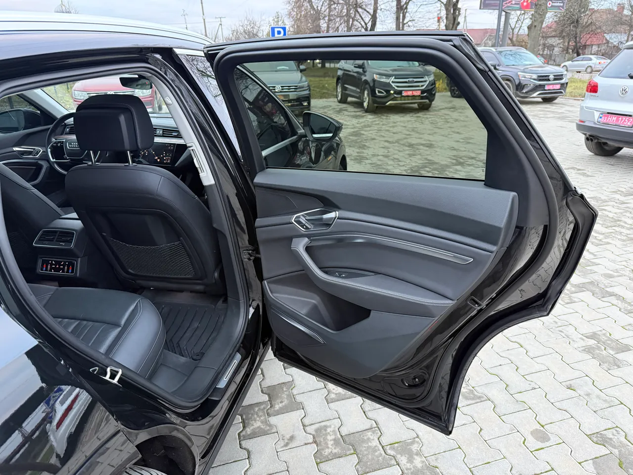 Audi e-tron - фото 32