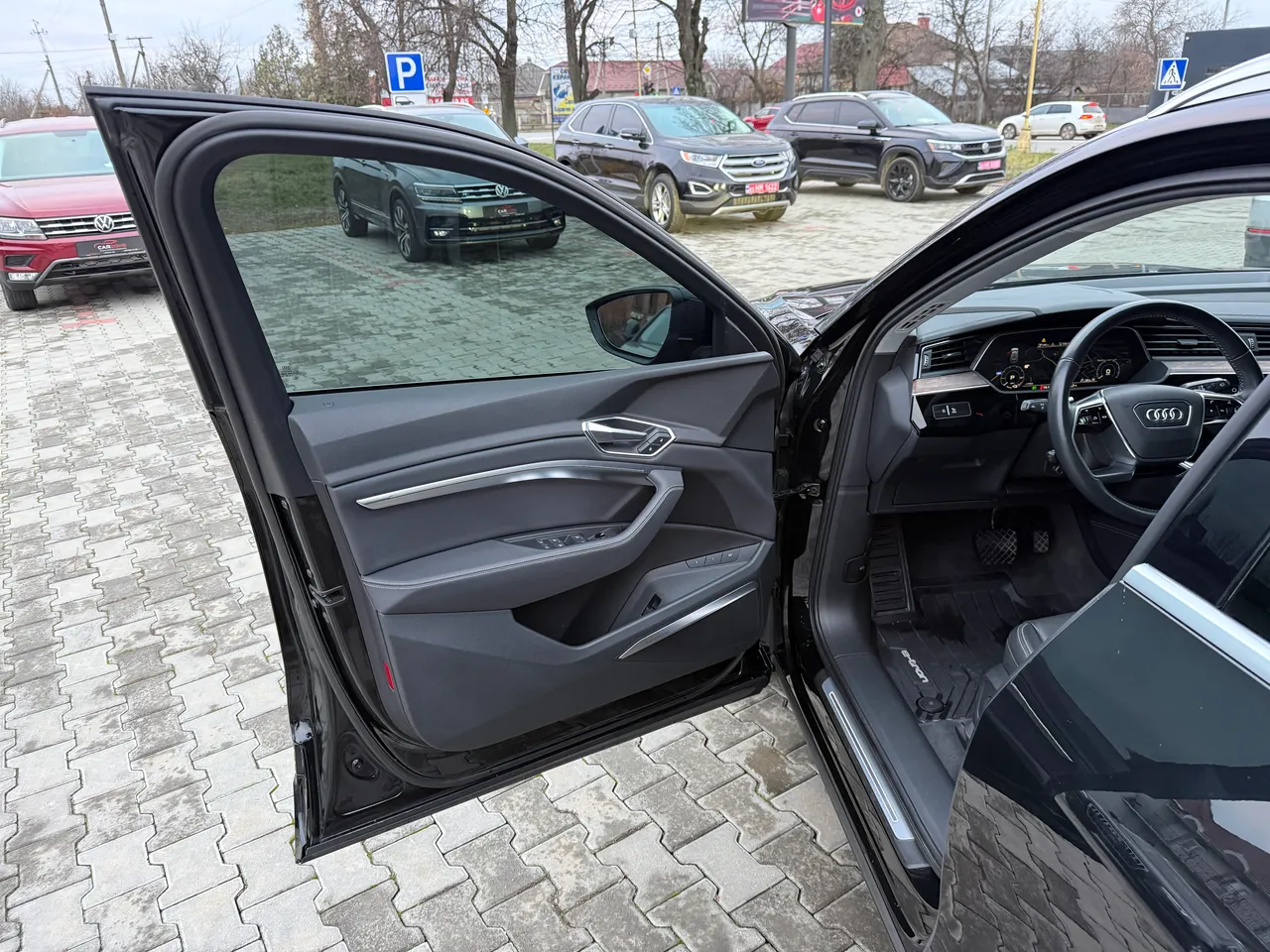 Audi e-tron - фото 22