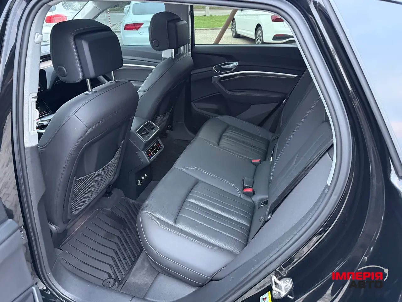 Audi e-tron - фото 26