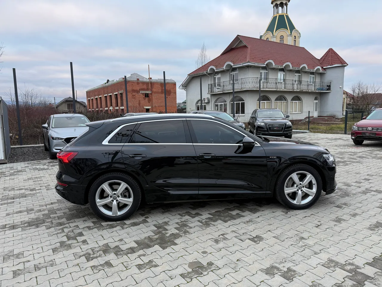 Audi e-tron - фото 16