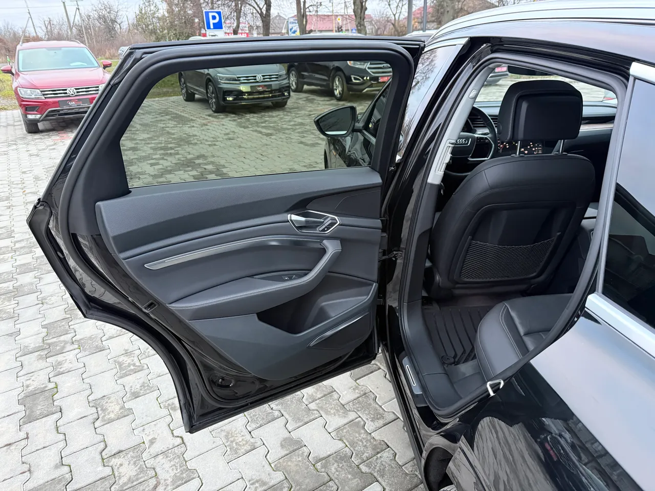 Audi e-tron - фото 25