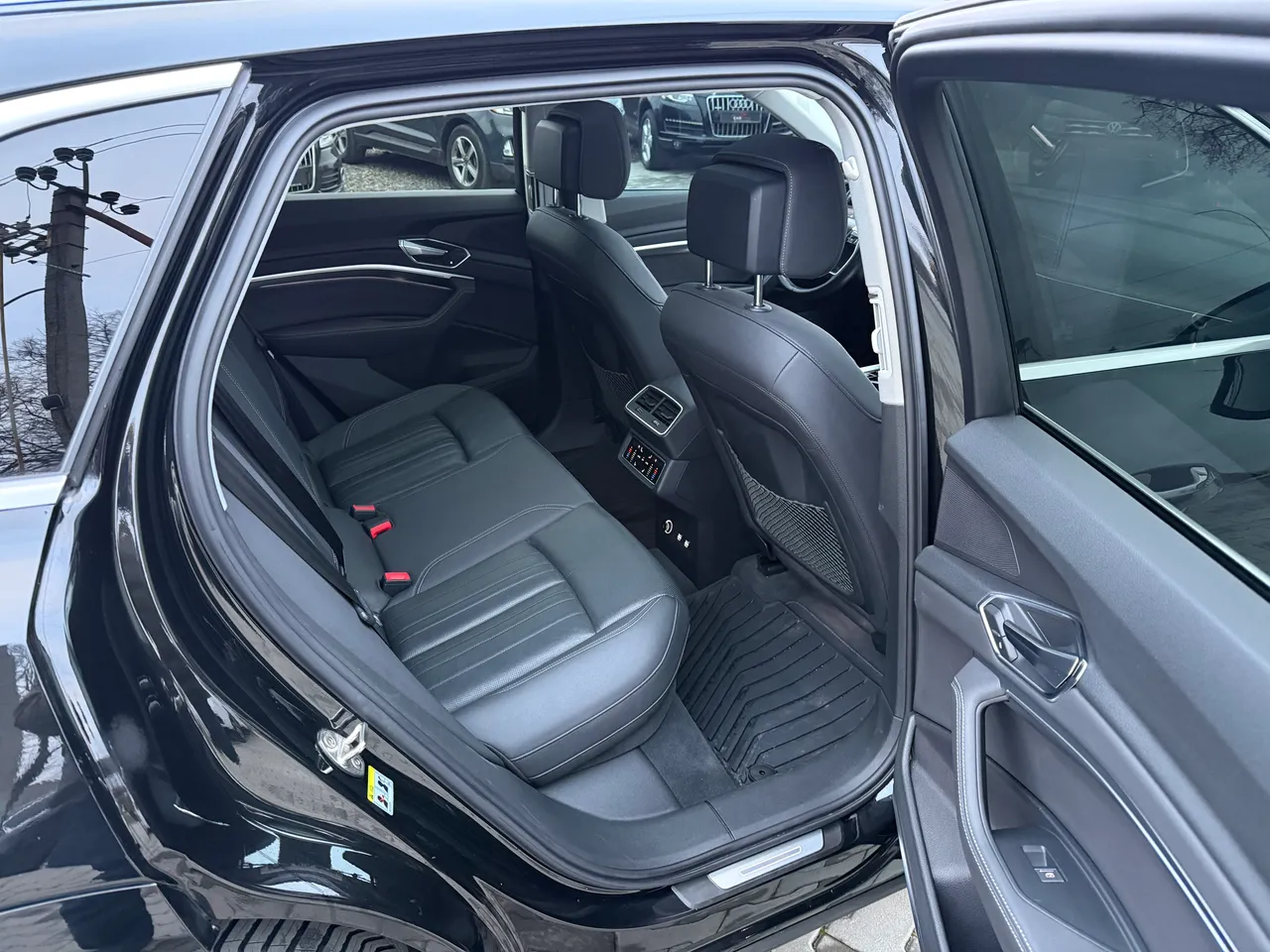 Audi e-tron - фото 33