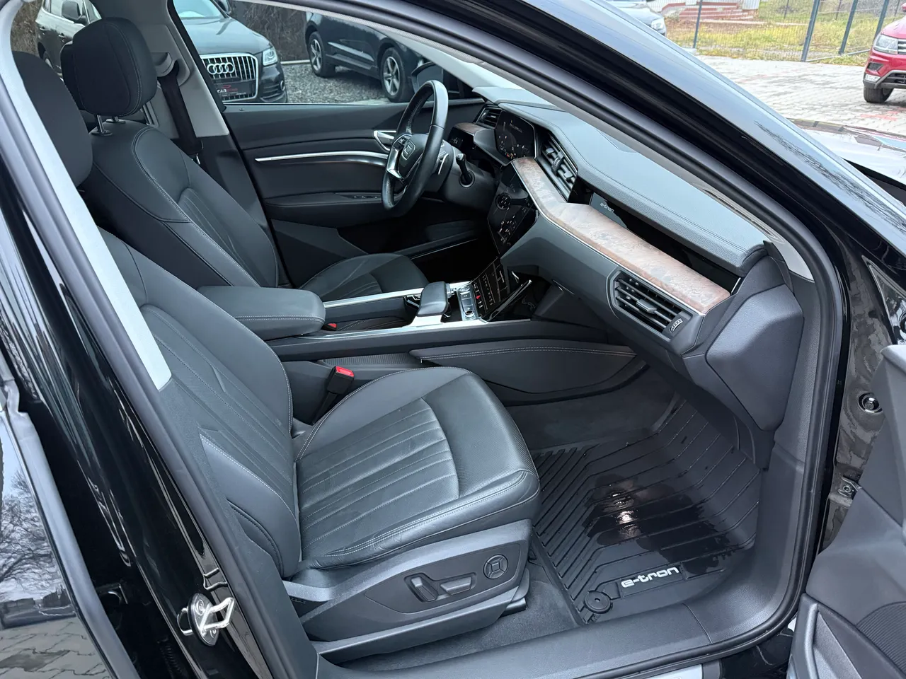 Audi e-tron - фото 35