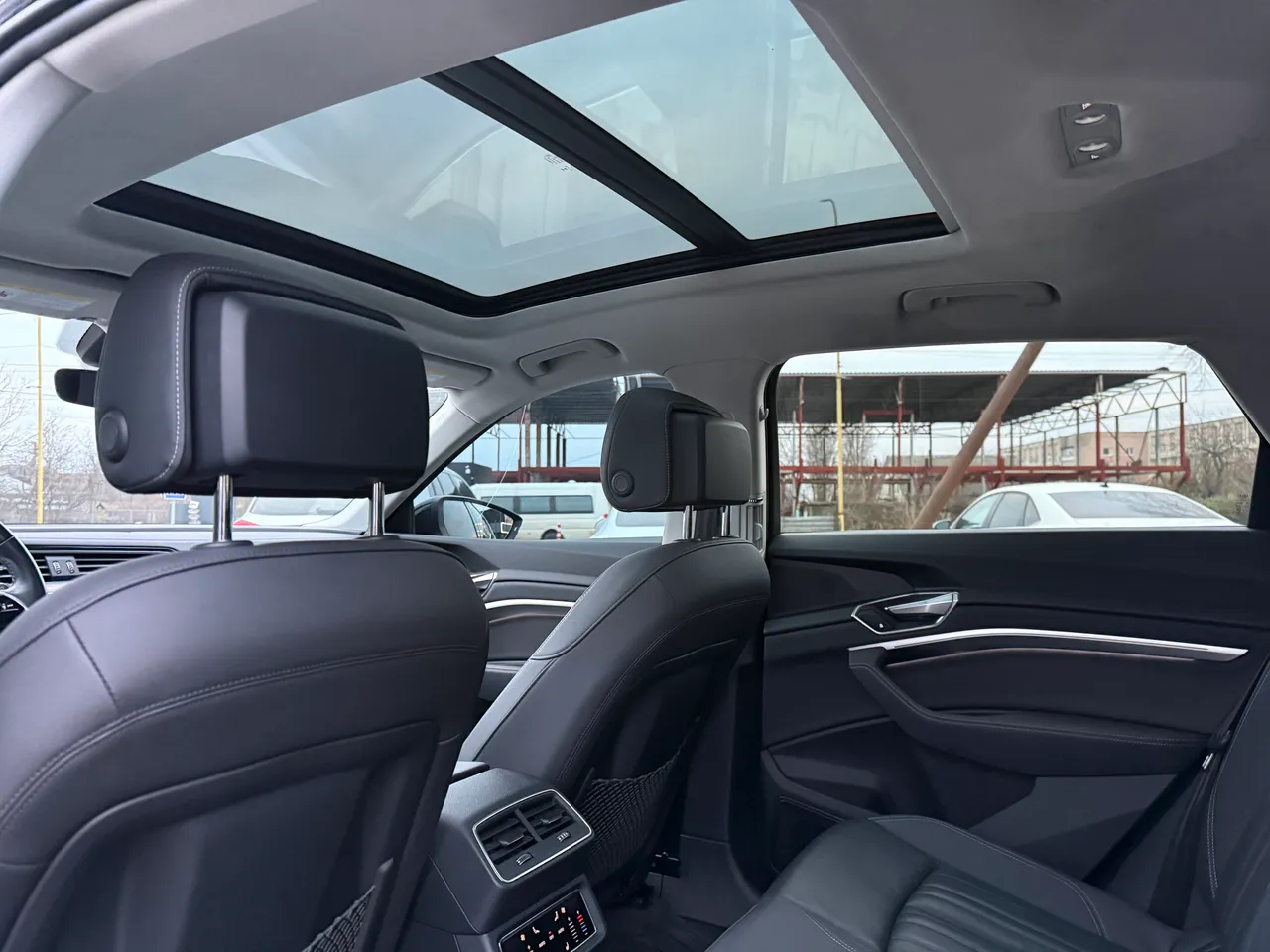 Audi e-tron - фото 29