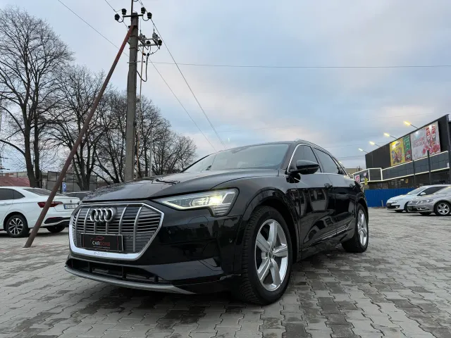 Audi e-tron - фото 5