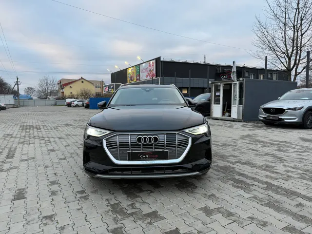 Audi e-tron - фото 2