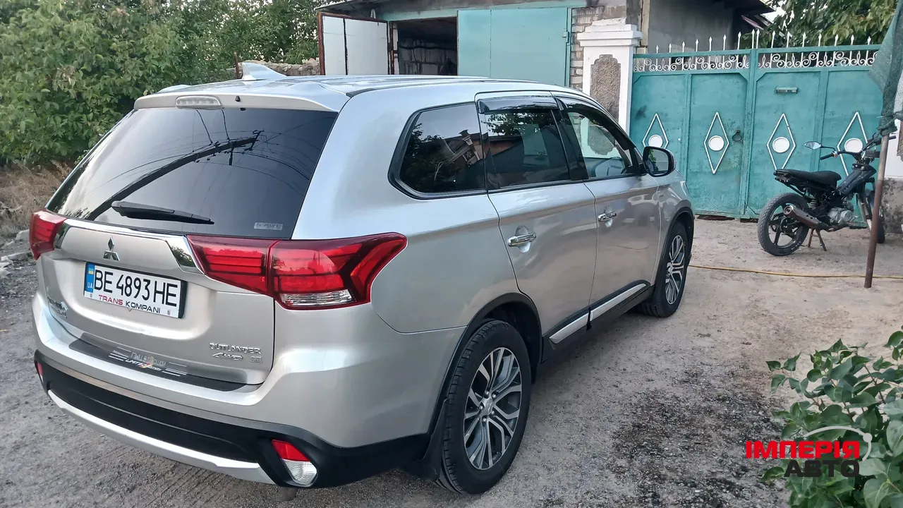Mitsubishi Outlander - фото 3
