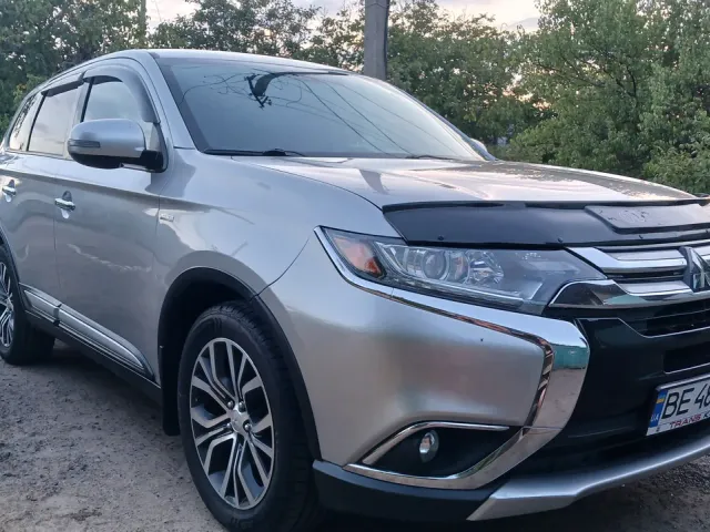 Mitsubishi Outlander - фото 2