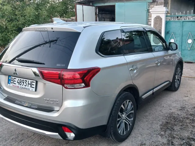 Mitsubishi Outlander - фото 3