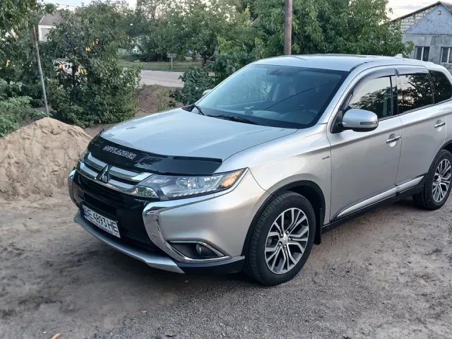Mitsubishi Outlander - фото 4