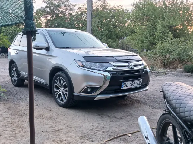 Mitsubishi Outlander - фото 1