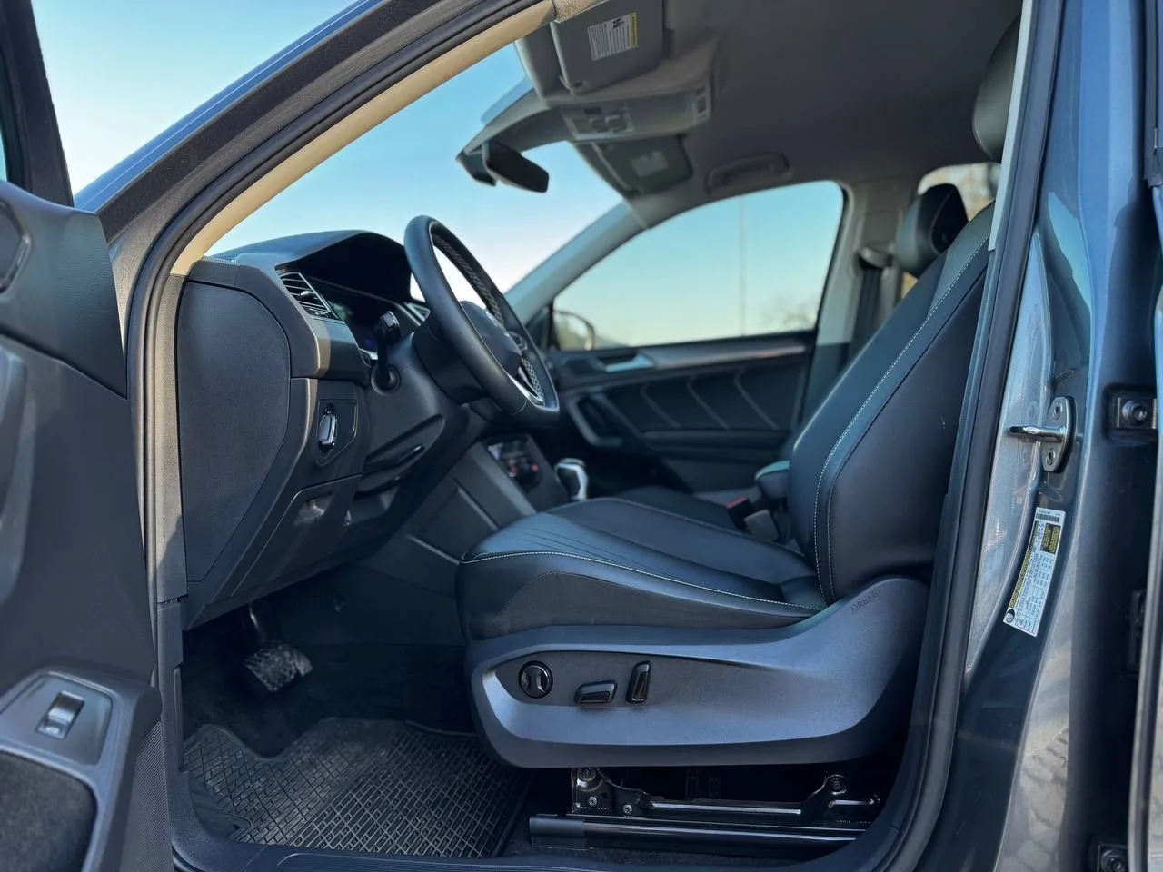 Volkswagen Tiguan - фото 32