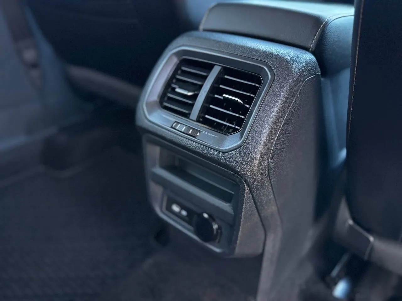 Volkswagen Tiguan - фото 23