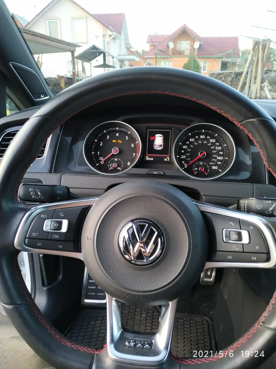 Volkswagen Golf GTI - фото 11