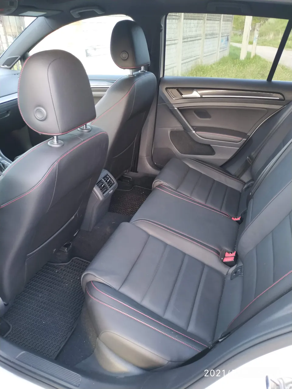 Volkswagen Golf GTI - фото 16