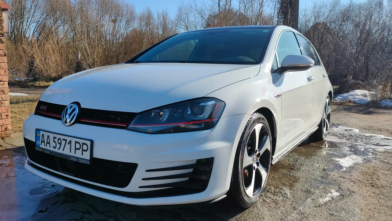 Volkswagen Golf GTI - фото 12