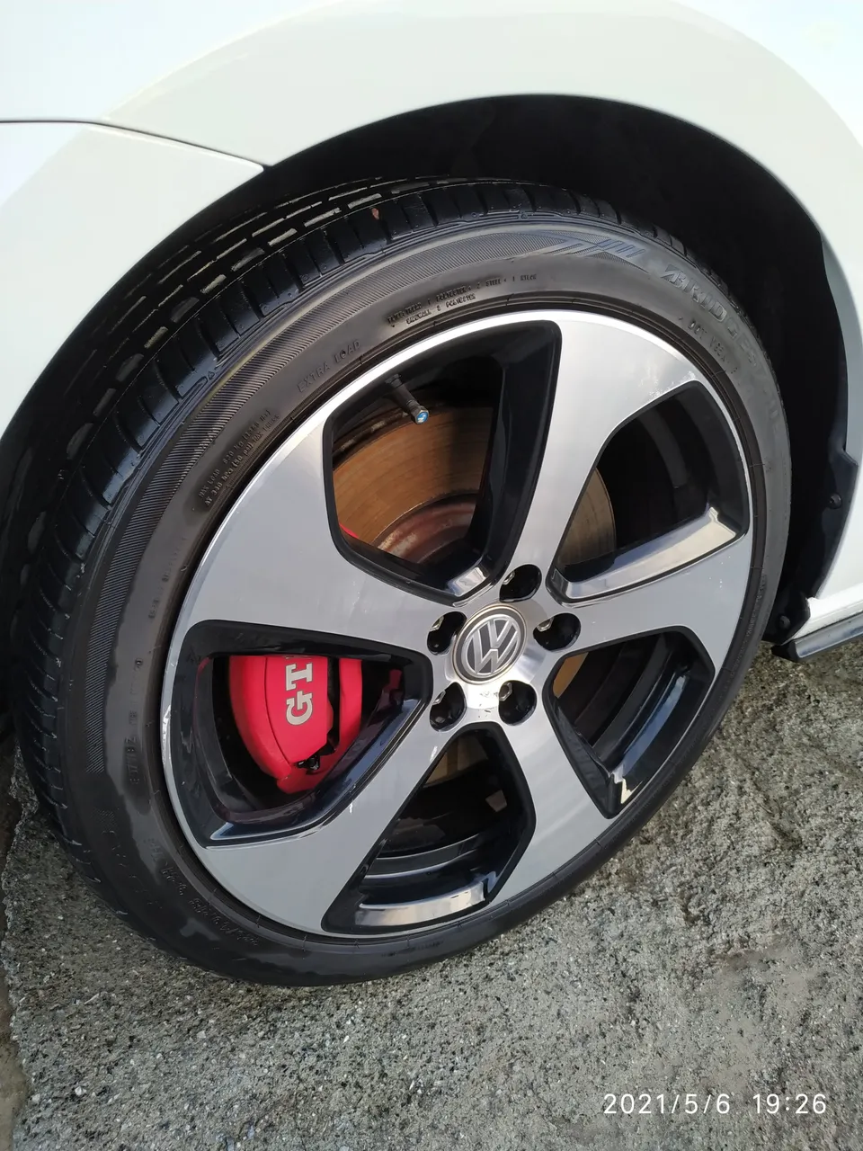 Volkswagen Golf GTI - фото 2