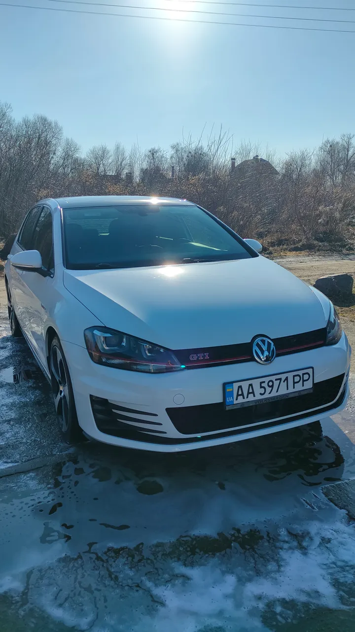 Volkswagen Golf GTI - фото 10