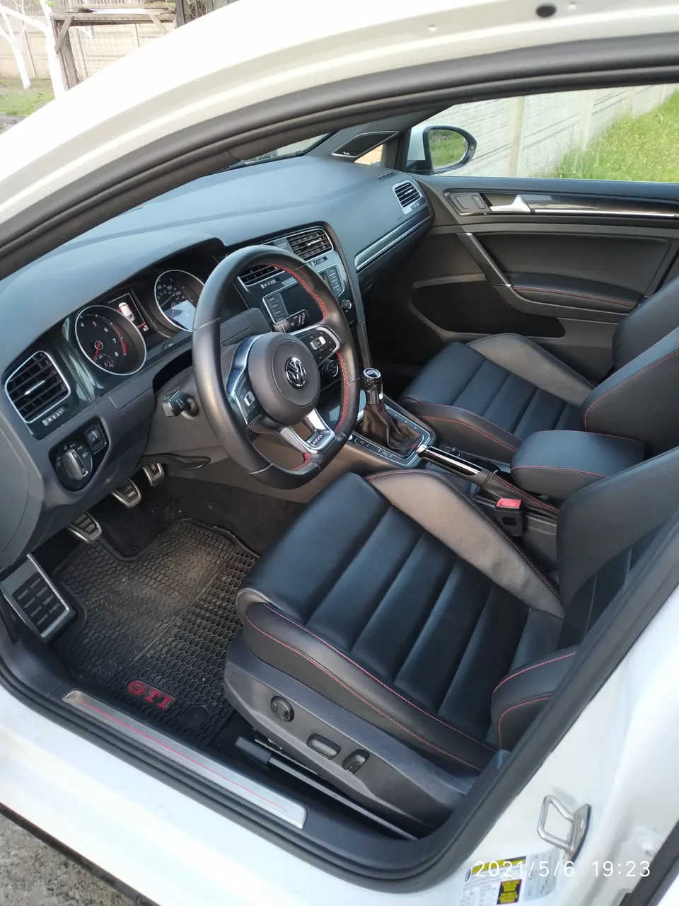 Volkswagen Golf GTI - фото 6