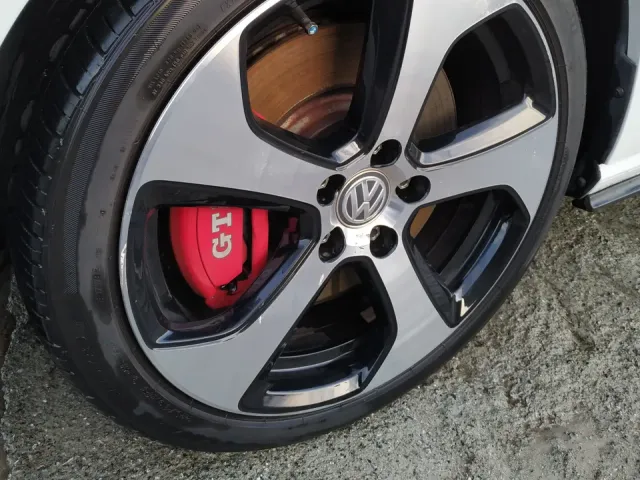 Volkswagen Golf GTI - фото 2