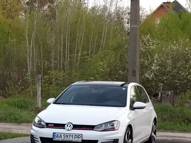 Volkswagen Golf GTI - фото 4