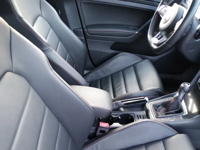 Volkswagen Golf GTI - фото 5