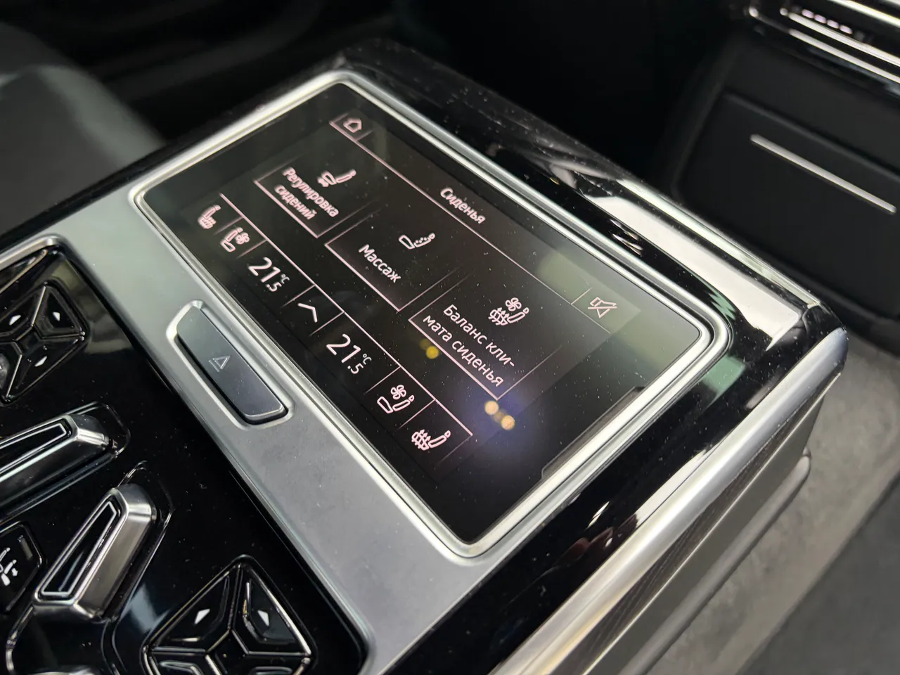 Audi A8 - фото 7