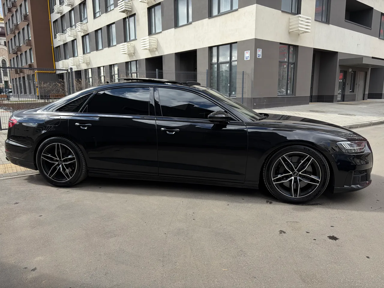 Audi A8 - фото 35