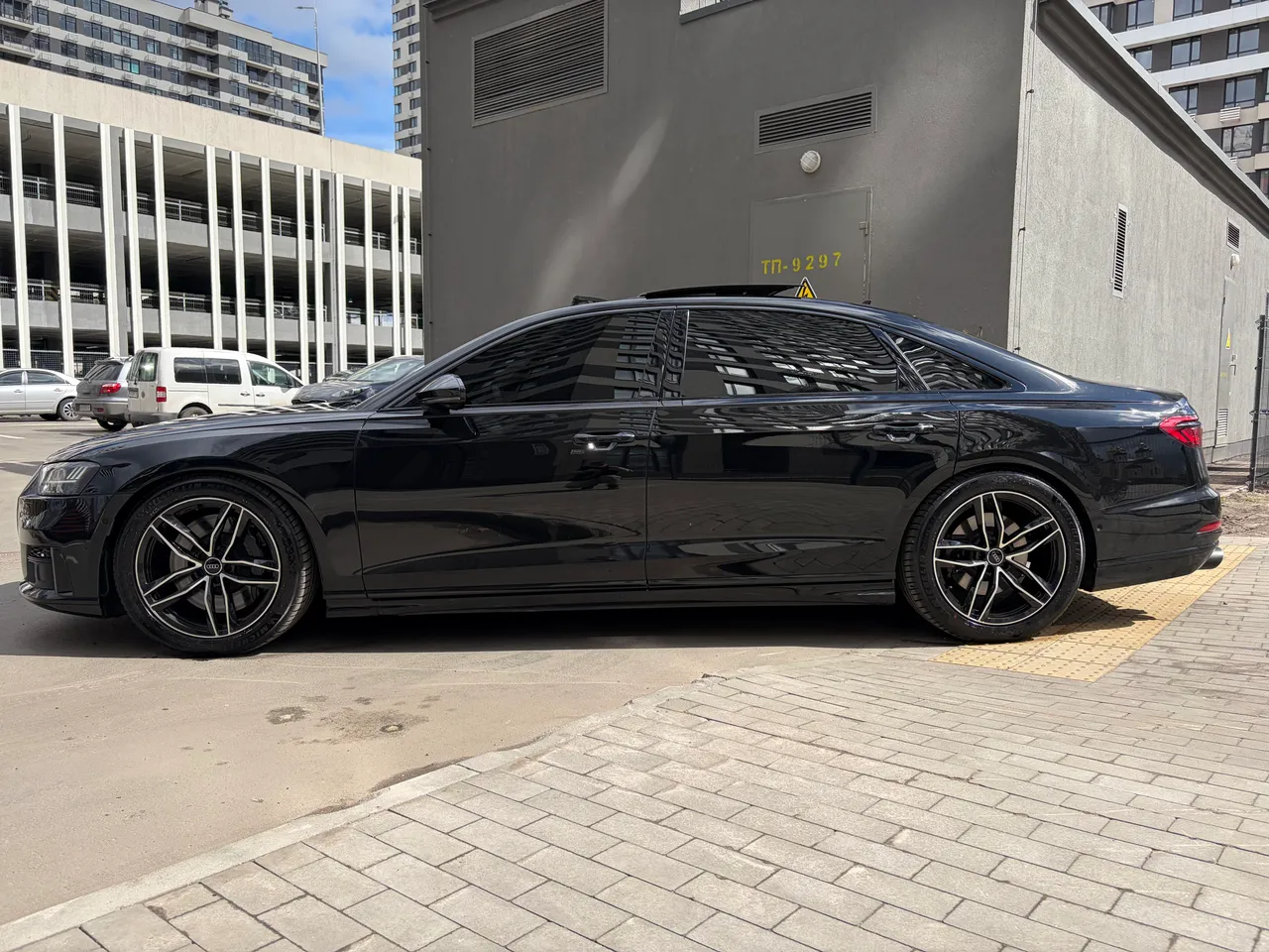 Audi A8 - фото 21