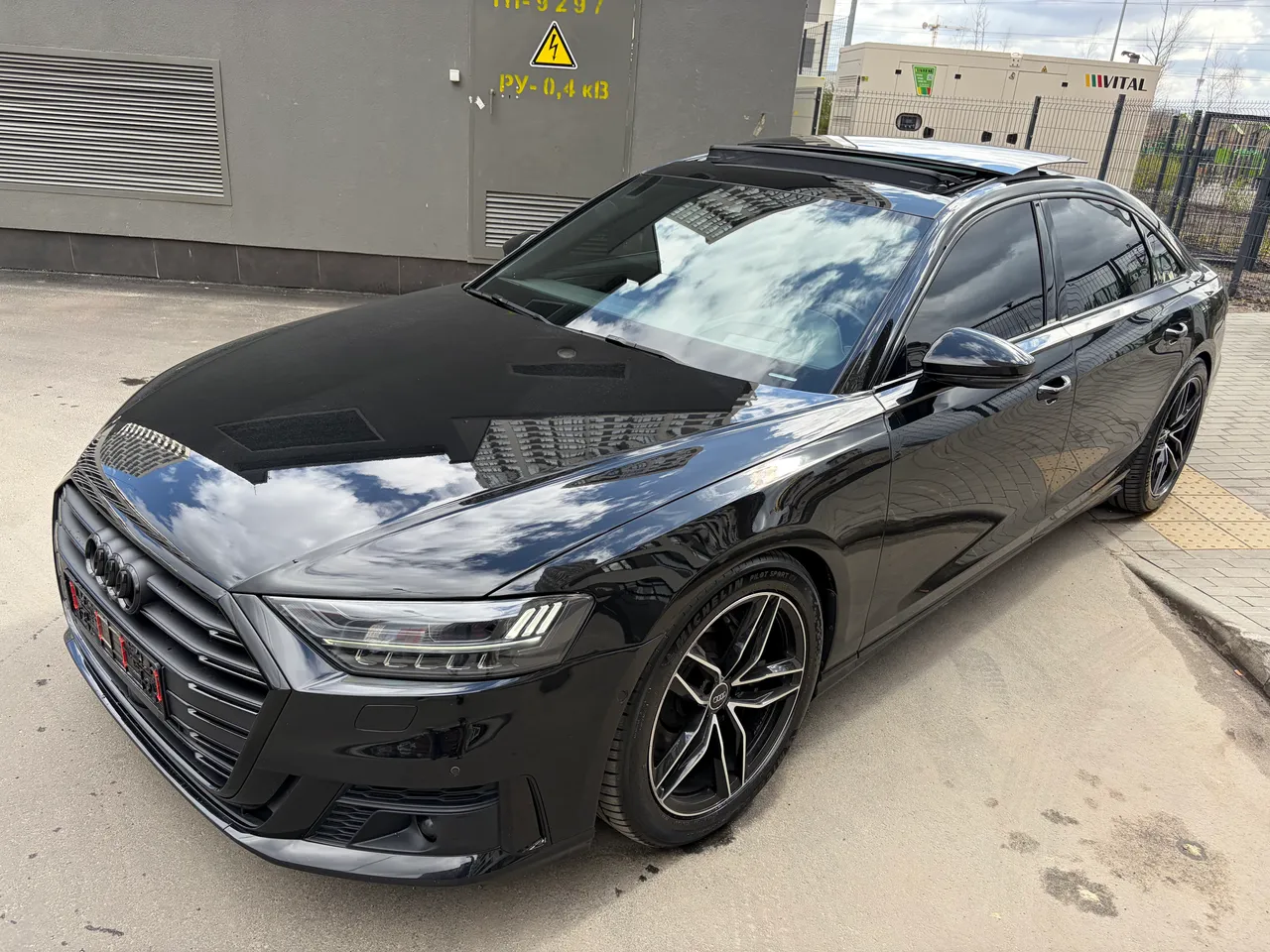 Audi A8 - фото 30