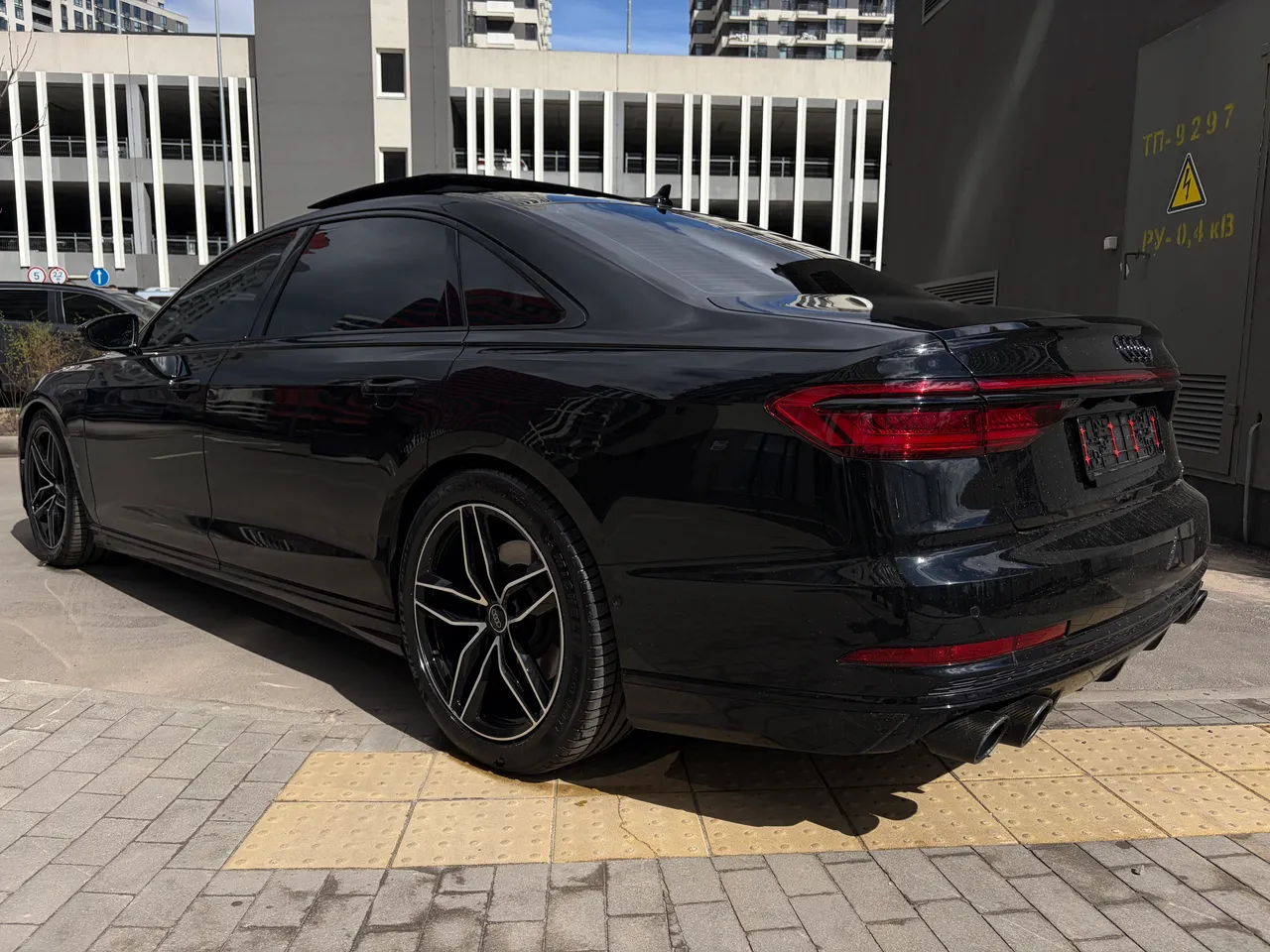Audi A8 - фото 20