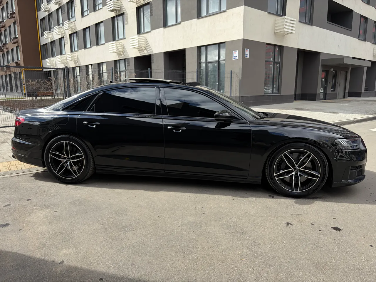 Audi A8 - фото 34