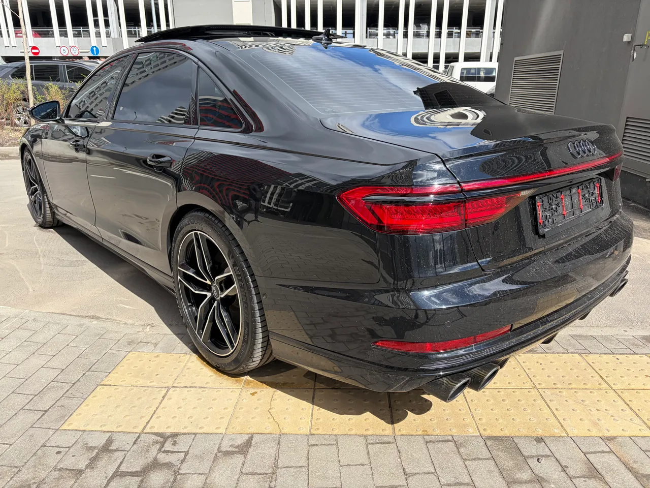 Audi A8 - фото 19