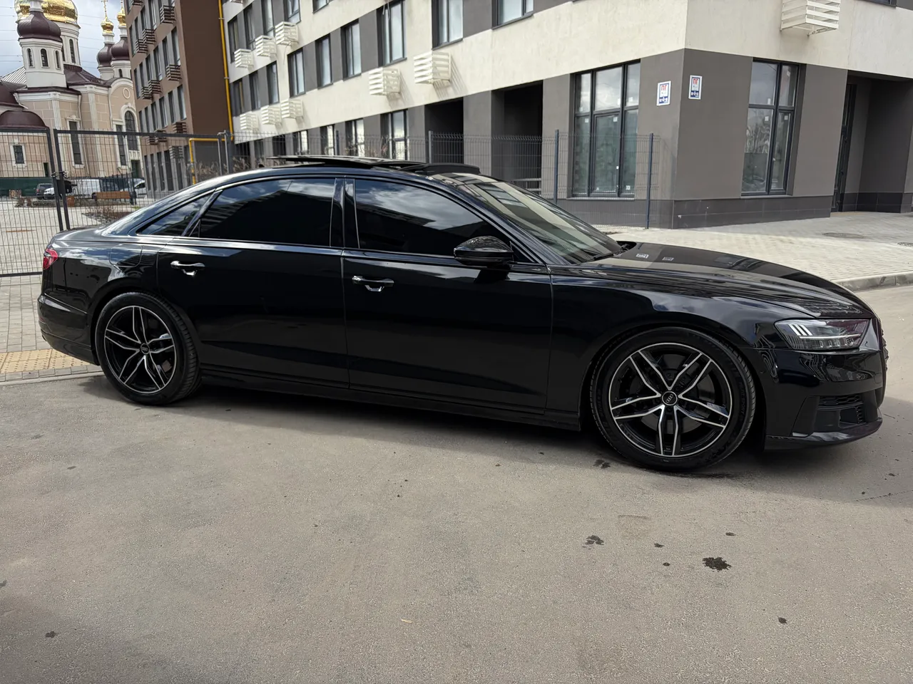 Audi A8 - фото 36