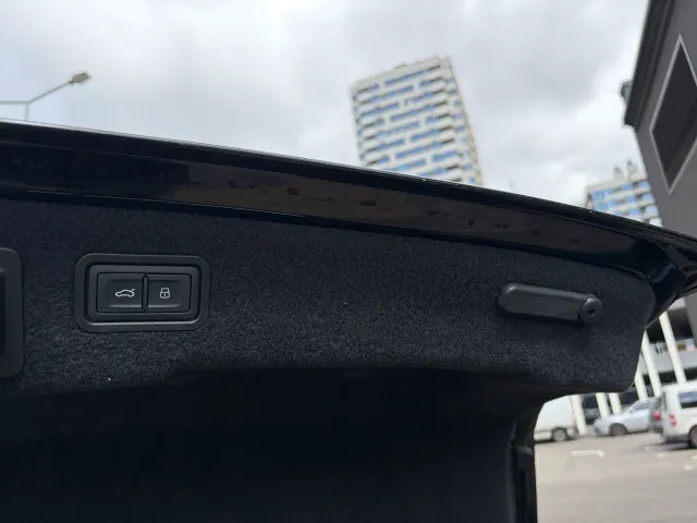 Audi A8 - фото 2