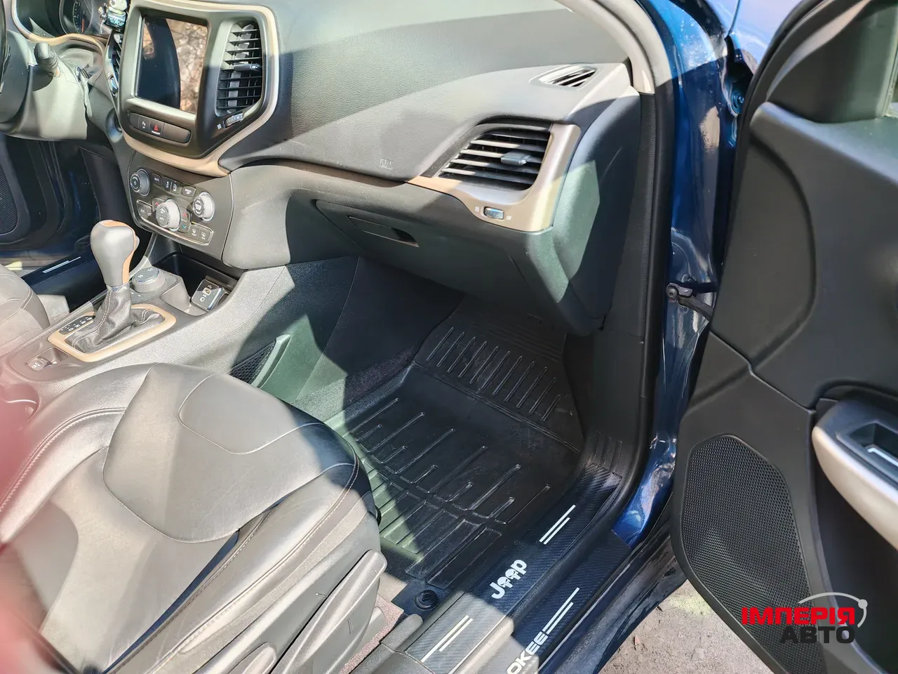 Jeep Cherokee - фото 10