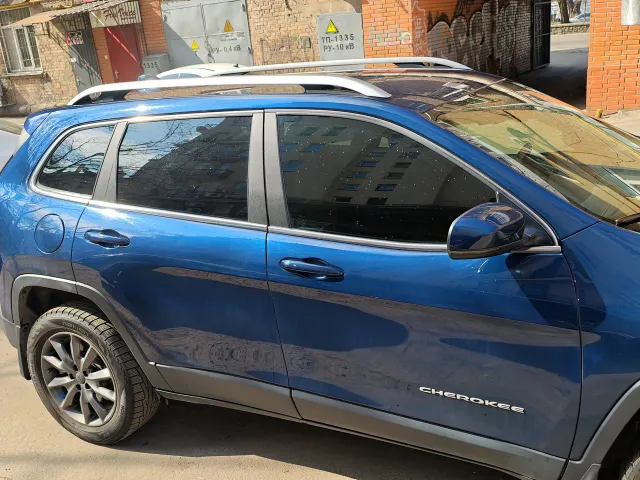 Jeep Cherokee - фото 3