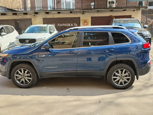 Jeep Cherokee - фото 2
