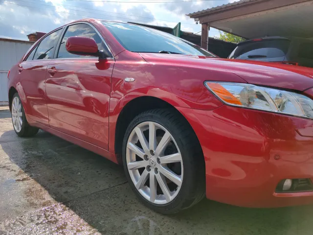 Toyota Camry - фото 1