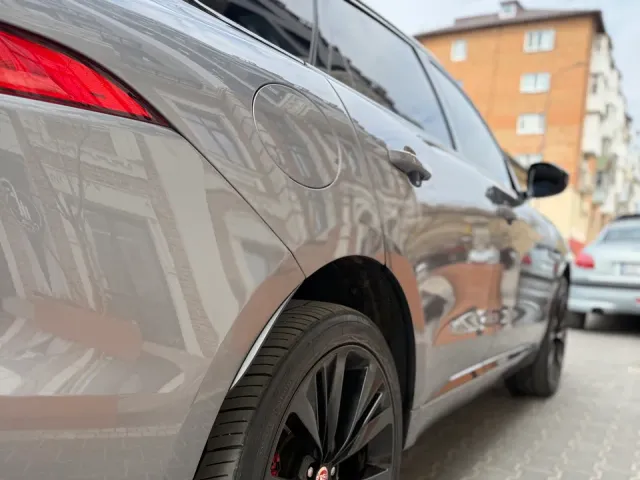 Jaguar F-Pace - фото 4