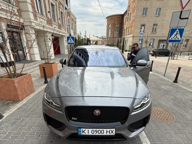 Jaguar F-Pace - фото 1