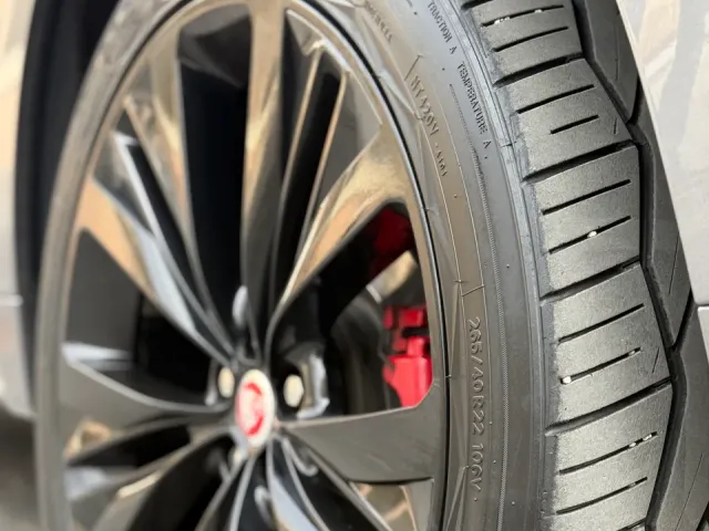 Jaguar F-Pace - фото 2