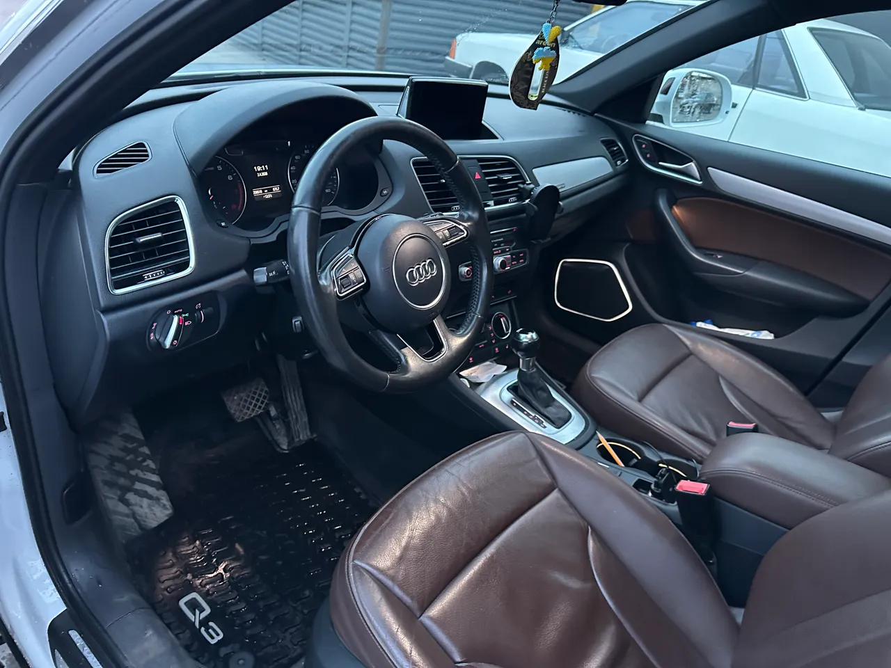 Audi Q3 - фото 9