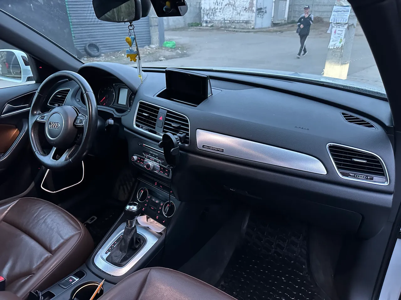 Audi Q3 - фото 11