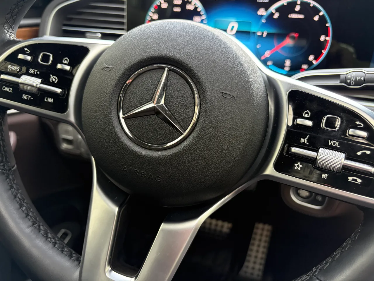 Mercedes-Benz GLS - фото 69