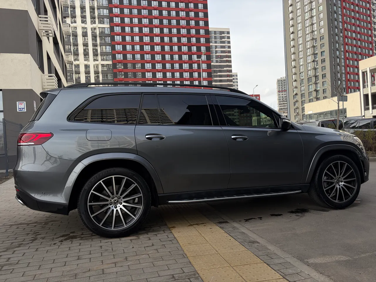 Mercedes-Benz GLS - фото 30