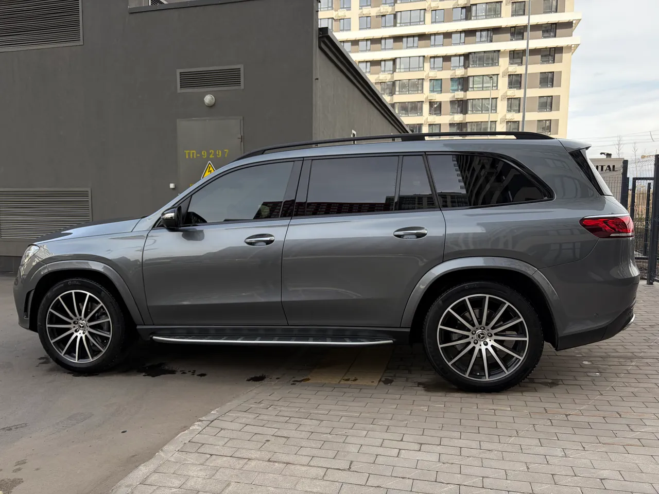 Mercedes-Benz GLS - фото 24